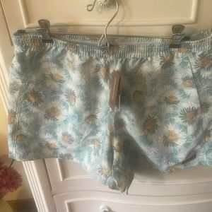 Women’s size med shorts